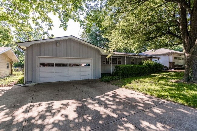 1138 S Belcrest Ave in Springfield, MO - Foto de edificio - Building Photo