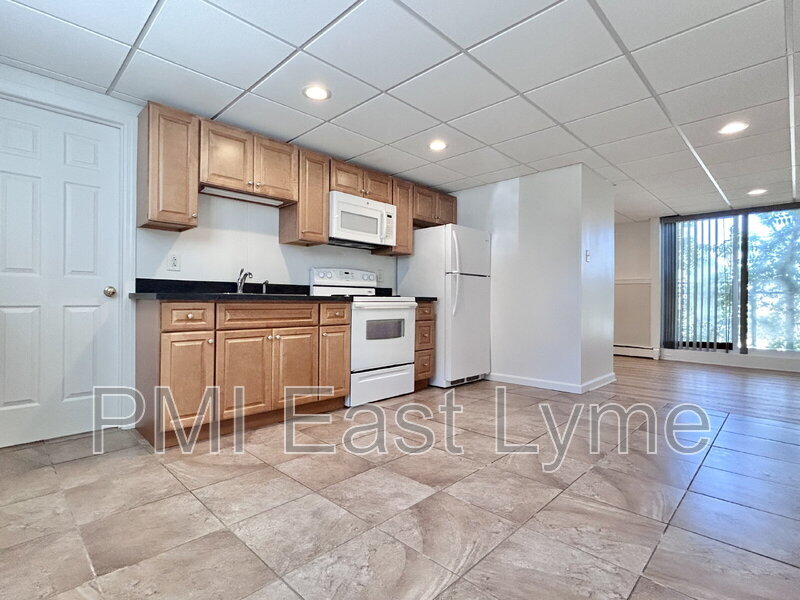 14 Hamilton Ave in Groton, CT - Building Photo