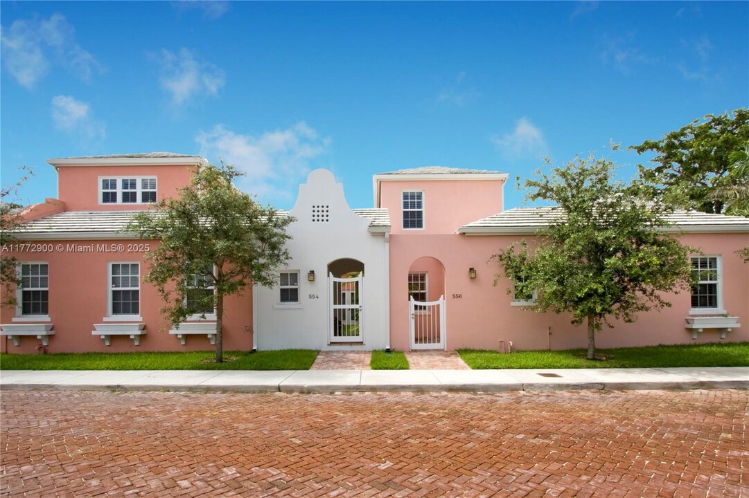 556 Loretto Ave in Coral Gables, FL - Building Photo