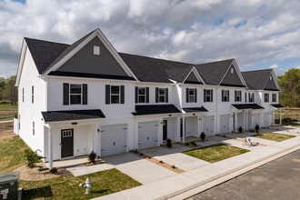 Hillpoint Preserve Townhome Apartments in Suffolk, VA - Foto de edificio - Building Photo
