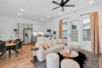 1949 Labrador Ln in Garland, TX - Foto de edificio - Building Photo