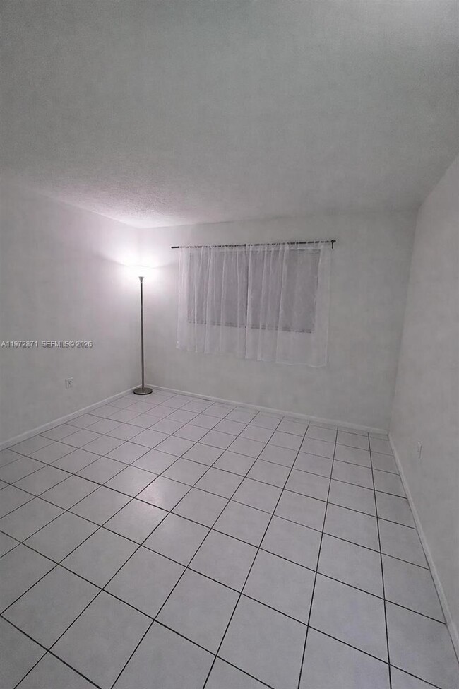 6200 W Flagler St in Miami, FL - Building Photo - Building Photo