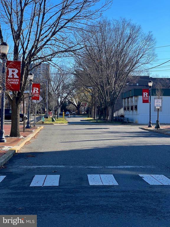 property at 405 N 2nd St