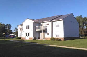 107 Chapel Ln in Ashley, IN - Building Photo - Building Photo