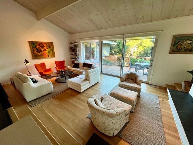 property at 716 Toyon Dr