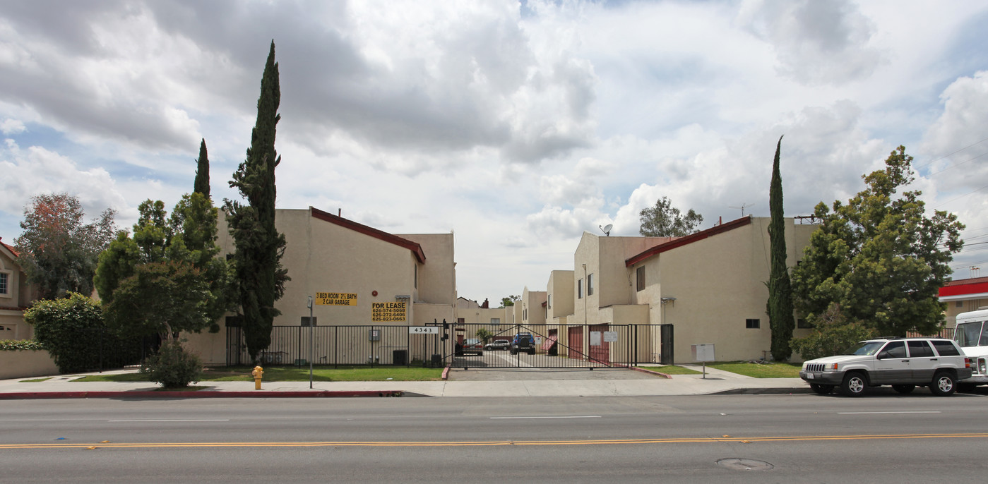 4343 Merced Ave in Baldwin Park, CA - Foto de edificio