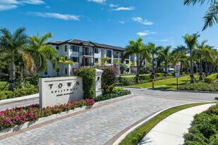 Town Hollywood in Hollywood, FL - Building Photo