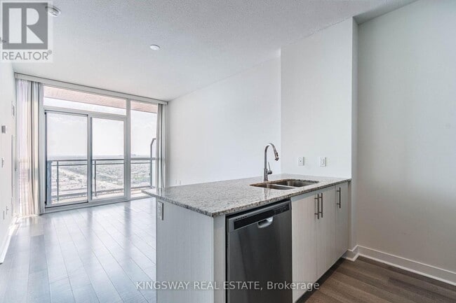 3975 Grand Park Dr in Mississauga, ON - Building Photo - Building Photo