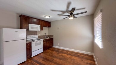 2707 Highland Ave in San Diego, CA - Building Photo - Interior Photo