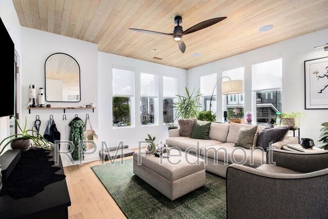 property at 395 Pratt Dr SE