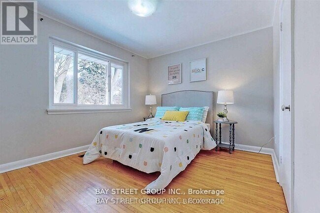 15 Charlemont Crescent in Toronto, ON - Building Photo - Building Photo