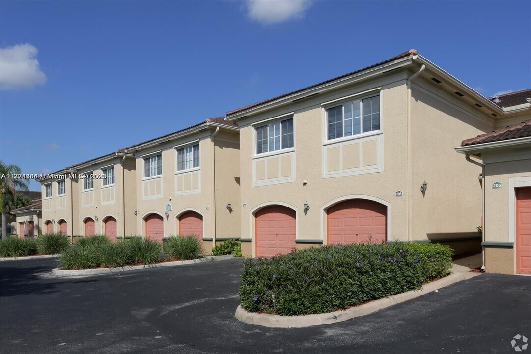 2482 Centergate Dr in Miramar, FL - Building Photo