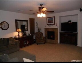 1500 Winterbrook St in Escalon, CA - Building Photo - Building Photo