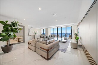 3131 NE 7th Ave in Miami, FL - Building Photo - Building Photo