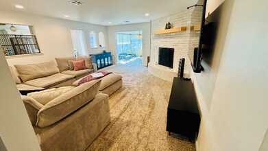 8705 Lakeaire Dr in Oklahoma City, OK - Building Photo - Building Photo