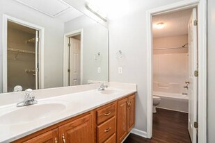 515 Meadowbrook Dr in Matthews, NC - Building Photo