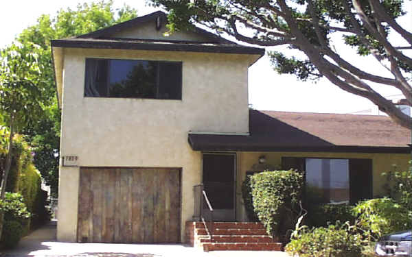 1807 Oak St in Santa Monica, CA - Building Photo