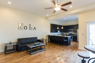 201 Magazine St in New Orleans, LA - Building Photo