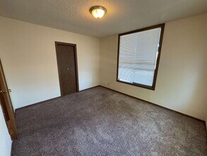 2456 NW Vaughn St in Portland, OR - Building Photo - Building Photo