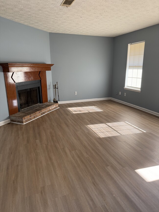5836 N Castlegate Dr in Atlanta, GA - Building Photo - Building Photo
