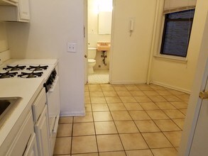 423 E 77th St-Unit -2-B in New York, NY - Building Photo - Building Photo
