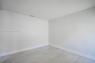 465 NE 59th St in Miami, FL - Building Photo - Building Photo