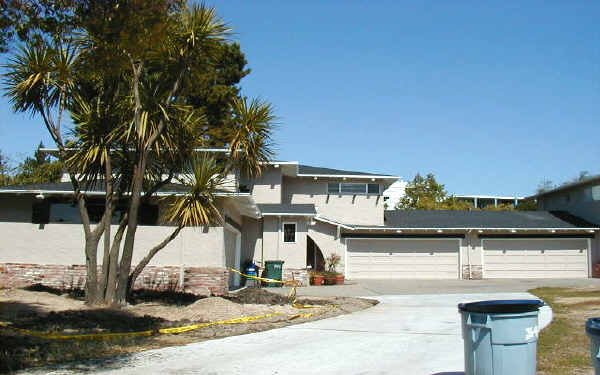 675 Fox Ct E in Redwood City, CA - Building Photo - Building Photo