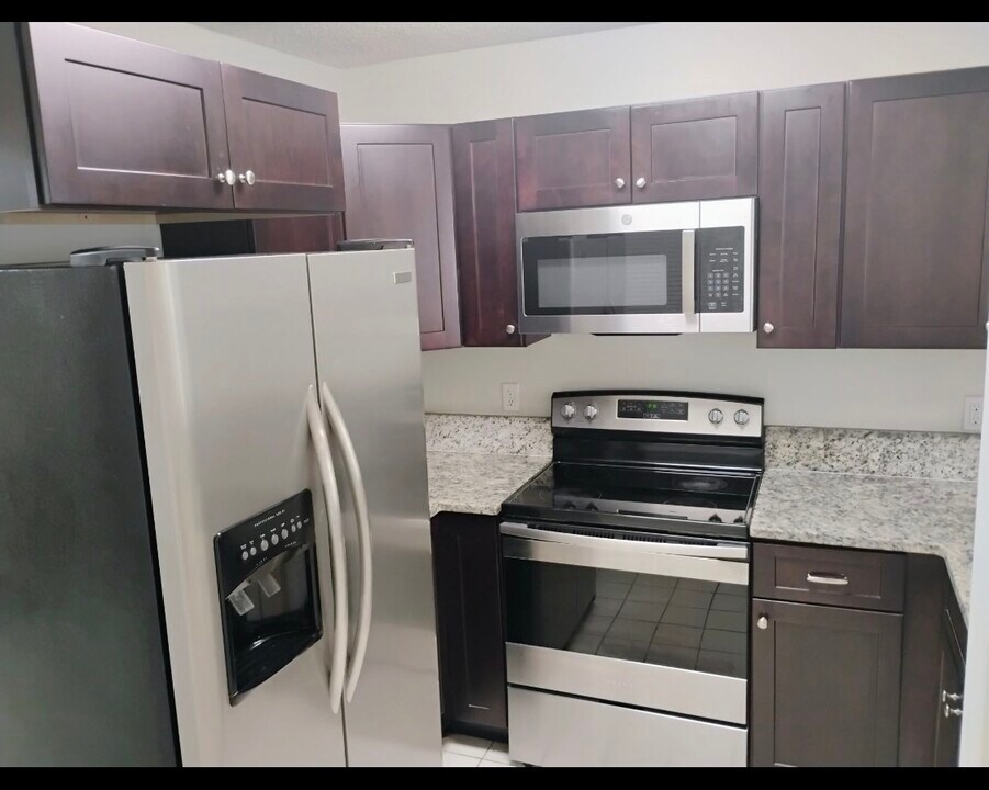 5017 City St, Unit 1933 in Orlando, FL - Foto de edificio