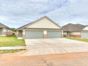 3703 N Divis Ave in Bethany, OK - Building Photo - Building Photo