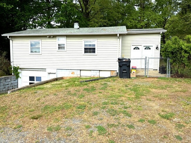 820 Brown Rd in King, NC - Building Photo - Building Photo