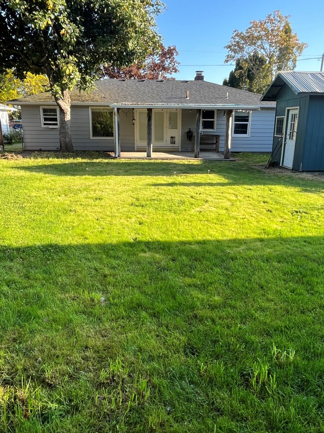 386 Jennings St in Lebanon, OR - Building Photo - Building Photo