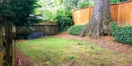 1085 Bellevue Dr NE, Unit 1085 Bellevue Drive#3 in Atlanta, GA - Foto de edificio - Building Photo