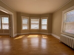 1704 E Locust St in Milwaukee, WI - Building Photo - Building Photo