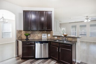 15007 Holland Grove Ct in Cypress, TX - Foto de edificio - Building Photo