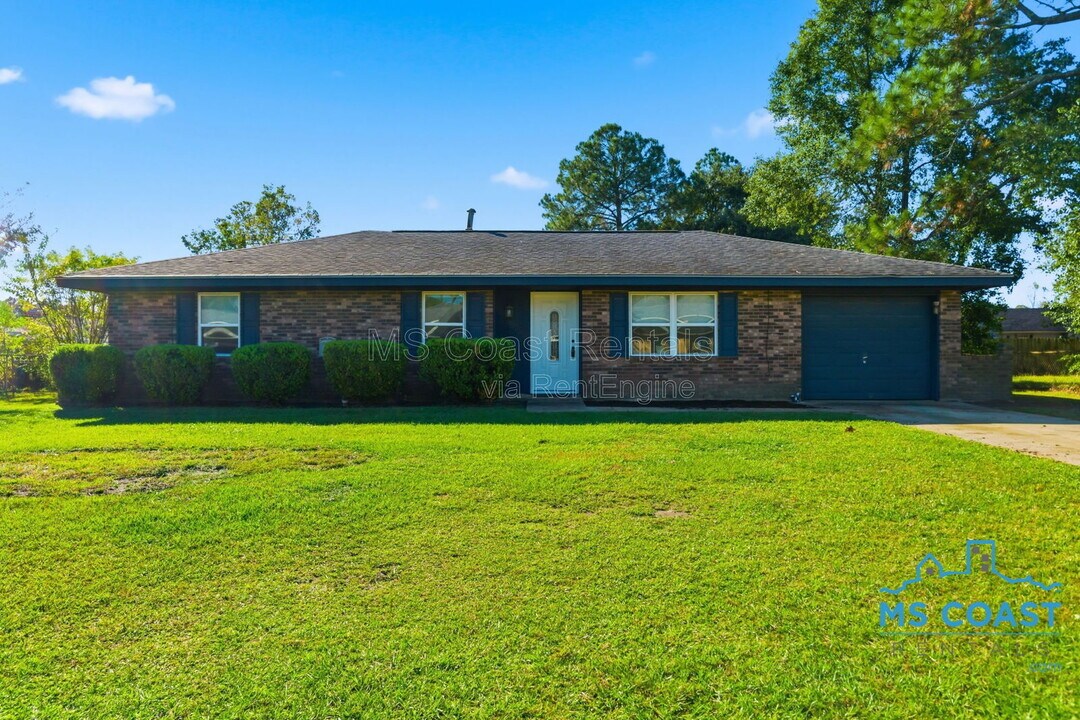 609 Temple Dr in Gulfport, MS - Building Photo