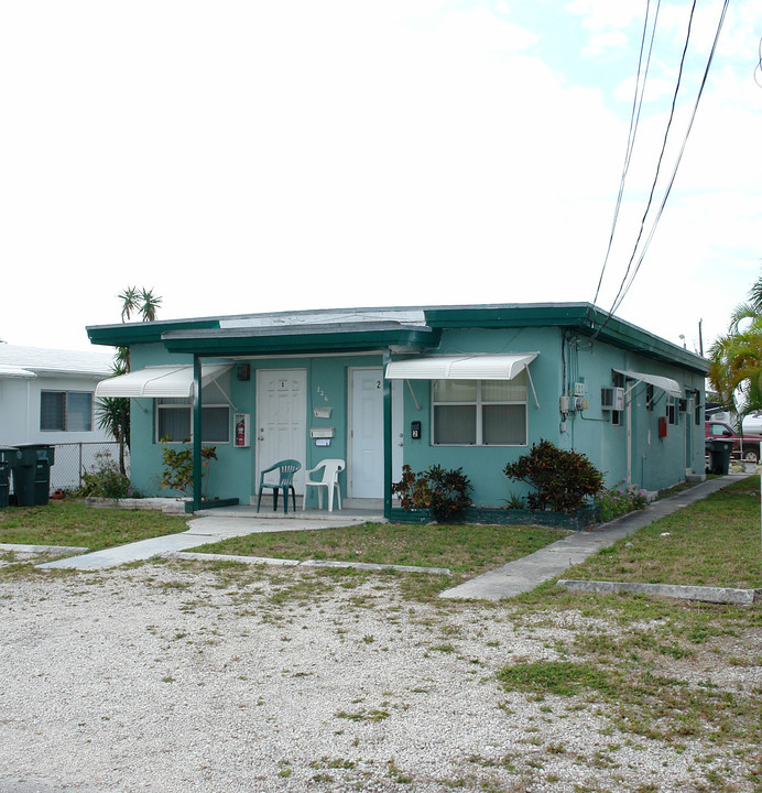 310-326 NE 6th St in Hallandale Beach, FL - Building Photo