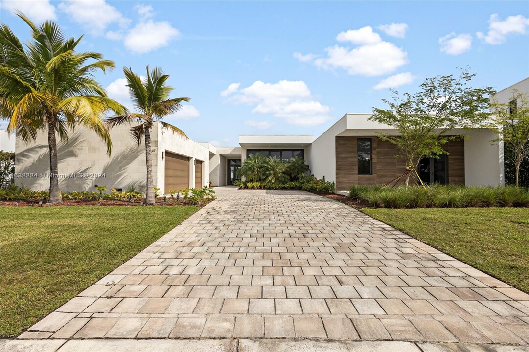 16539 Botaniko Dr N in Weston, FL - Building Photo