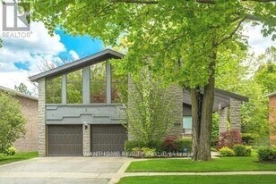 135 Banbury Rd in Toronto, ON - Building Photo