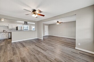 3613 Truxton Dr in Pasadena, TX - Building Photo - Building Photo