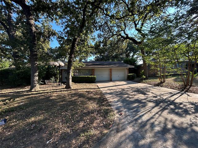 617 Forest Ln in Hurst, TX - Foto de edificio