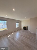 2451 Croydon Ct in Bensalem, PA - Building Photo