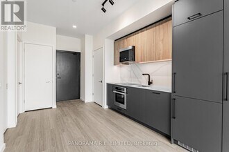 689-PH689 The Queensway in Toronto, ON - Building Photo - Building Photo