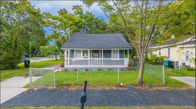 property at 1405 S Westmoreland Dr