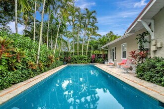 237 Dyer Rd in West Palm Beach, FL - Building Photo - Building Photo