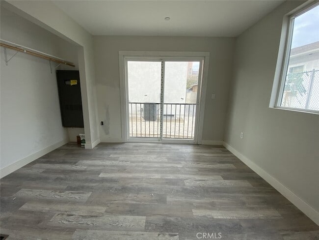 property at 1033 N Cummings St