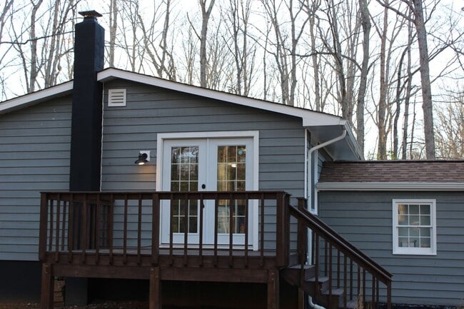 9033 Rapidan Dr in Fredericksburg, VA - Foto de edificio - Building Photo