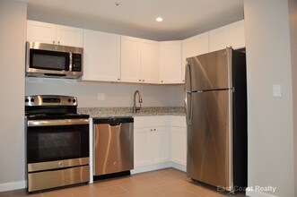 46 Park St-Unit -25-01 in Newton, MA - Building Photo - Building Photo