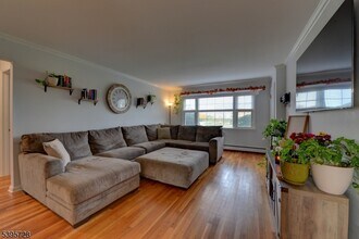 666 Bloomfield Ave in West Caldwell, NJ - Building Photo - Building Photo