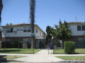 14735 Blythe St in Van Nuys, CA - Building Photo