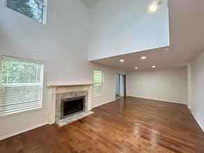 9271 SW Claridge Dr in Tigard, OR - Building Photo - Building Photo